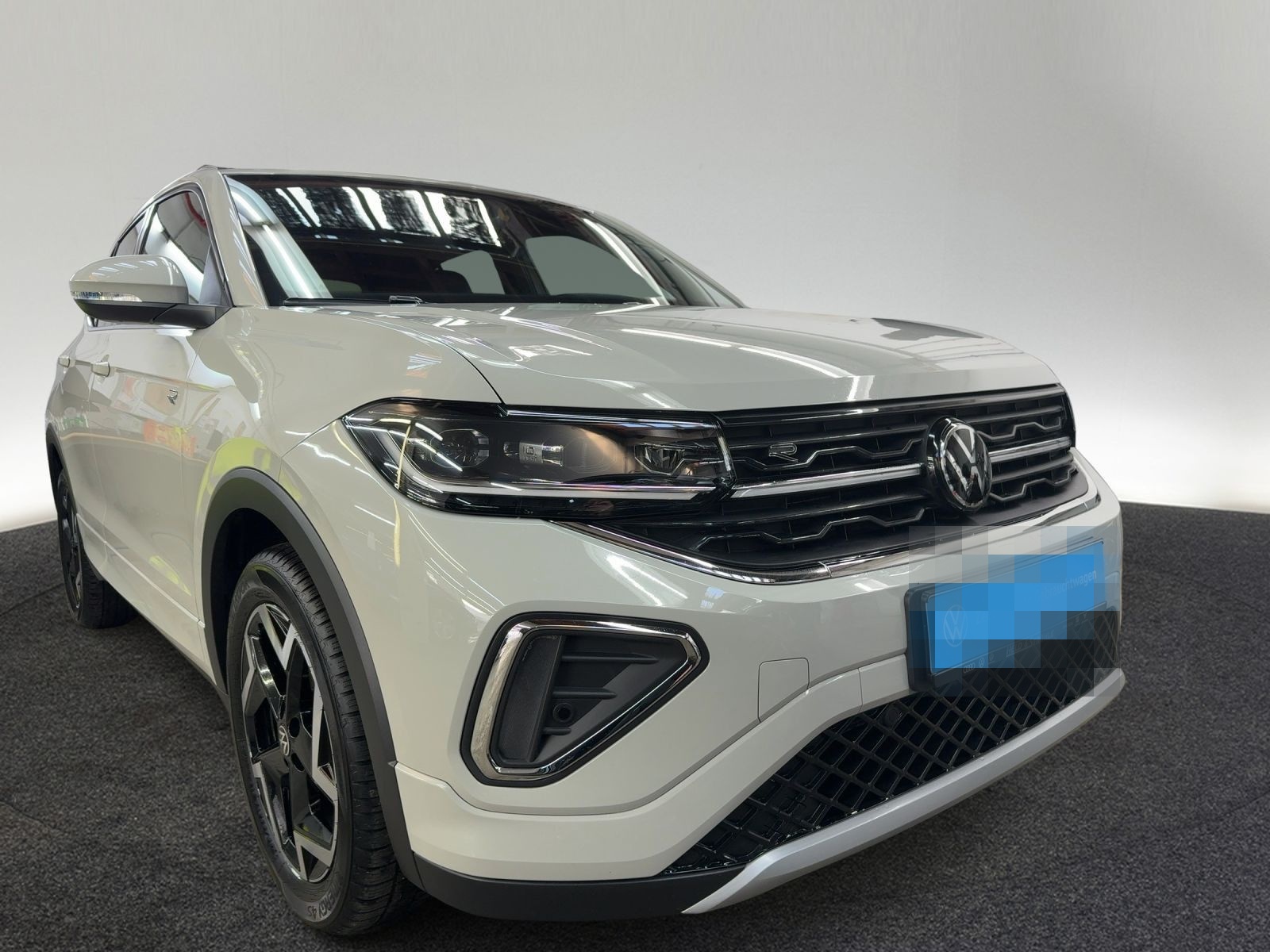 Volkswagen T-Cross R-LINE 1.5 TSI DSG AHK IQ-LED NAV KAM foto 5