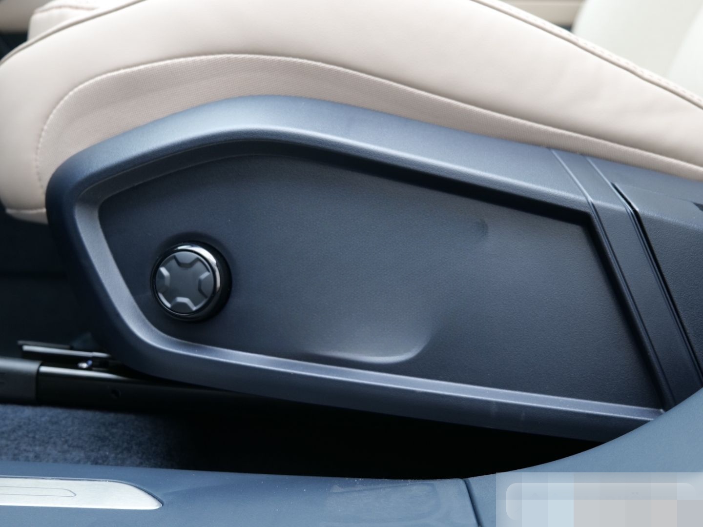 Lynk&Co 08 More/ACC/LED-MATRIX/MASSAGE/PANO/H&K Sound foto 11