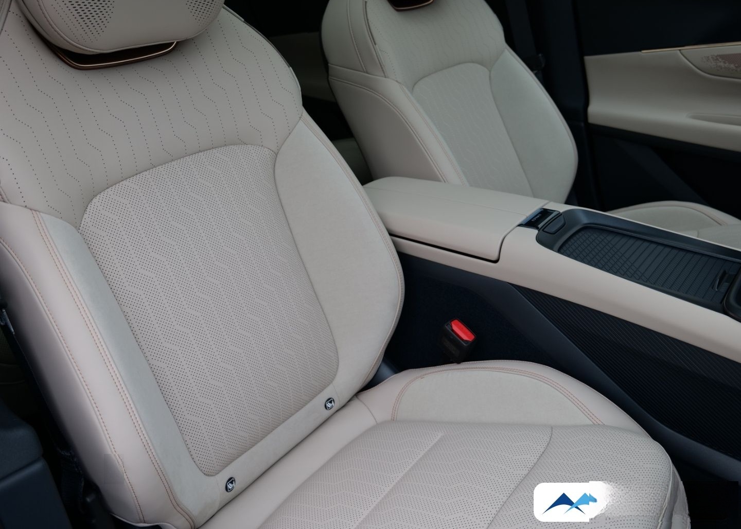 Lynk&Co 08 More/ACC/LED-MATRIX/MASSAGE/PANO/H&K Sound foto 12