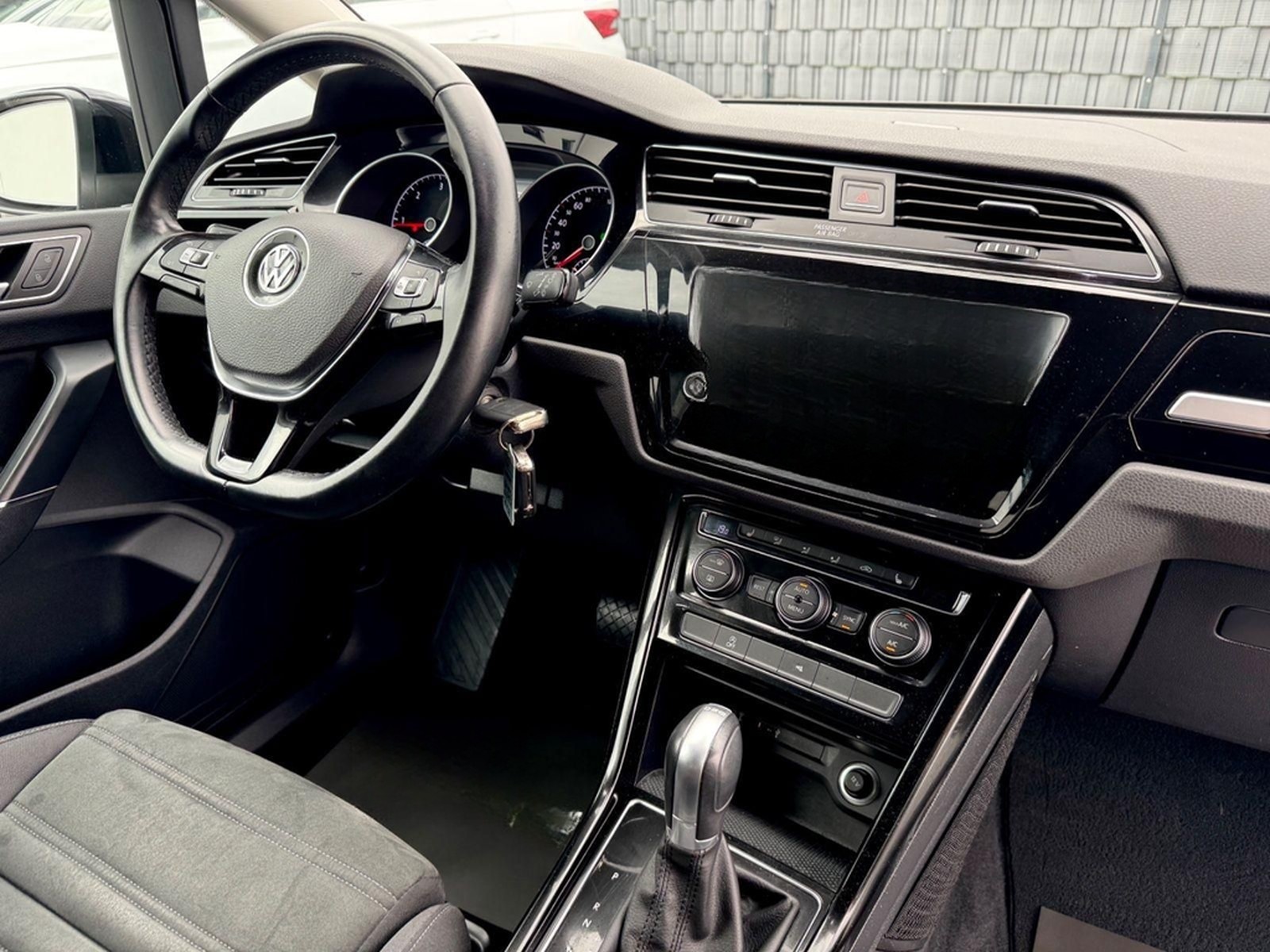 Volkswagen Touran Highline 2.0 TDI DSG /7.SITZER/NAVI/LED/ foto 12