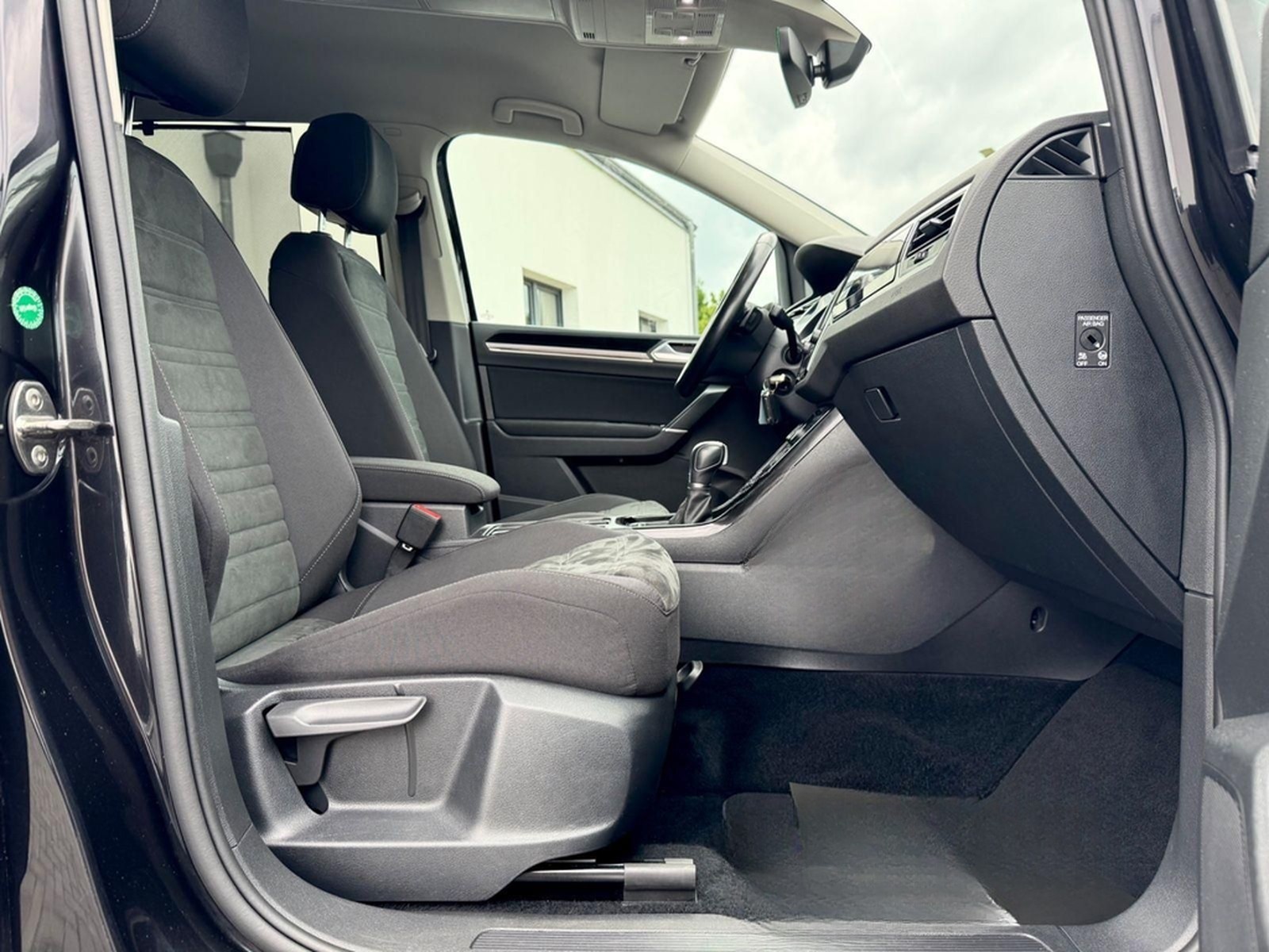 Volkswagen Touran Highline 2.0 TDI DSG /7.SITZER/NAVI/LED/ foto 13