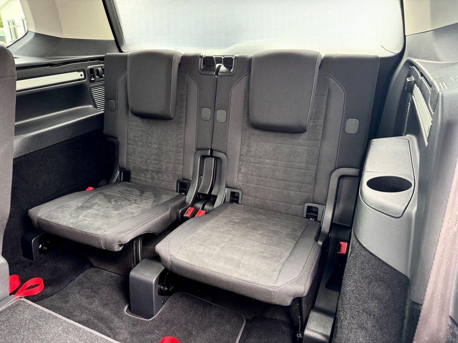Volkswagen Touran Highline 2.0 TDI DSG /7.SITZER/NAVI/LED/ foto 16