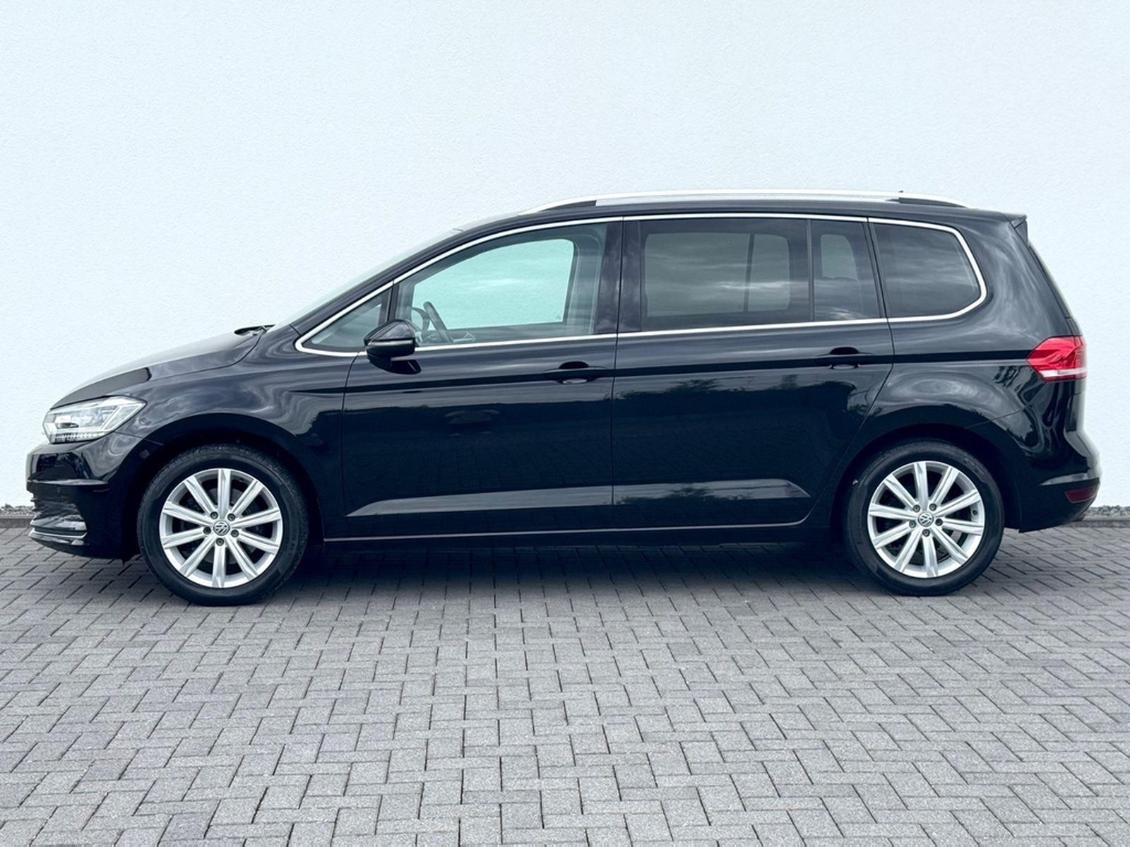Volkswagen Touran Highline 2.0 TDI DSG /7.SITZER/NAVI/LED/ foto 8