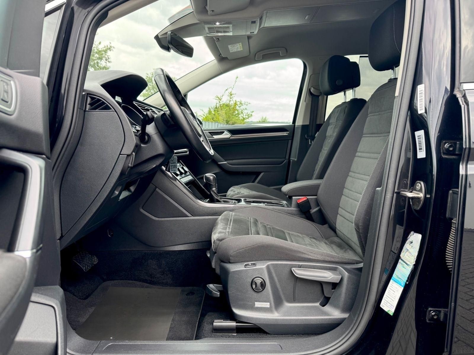 Volkswagen Touran Highline 2.0 TDI DSG /7.SITZER/NAVI/LED/ foto 9