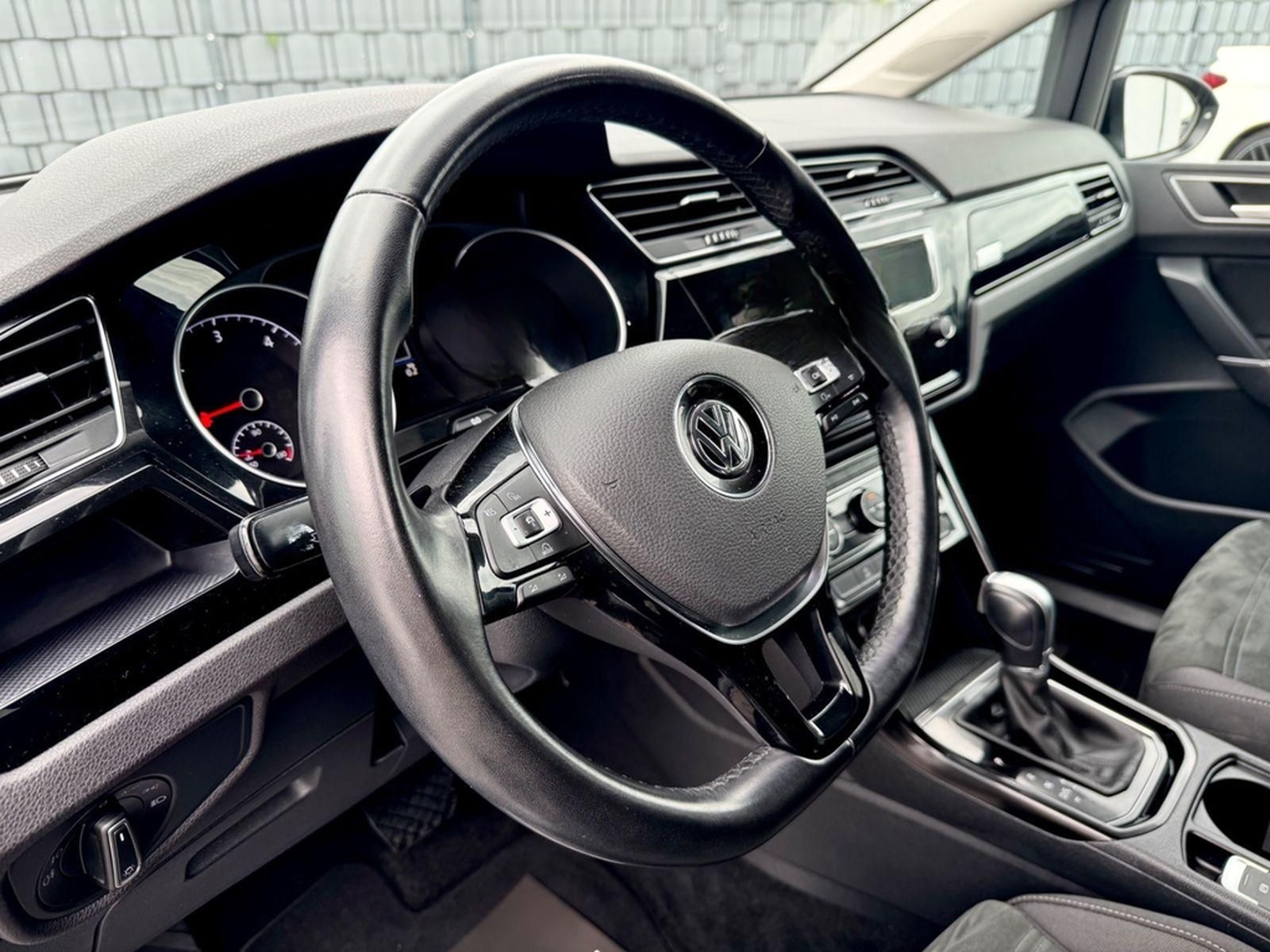 Volkswagen Touran Highline 2.0 TDI DSG /7.SITZER/NAVI/LED/ foto 10