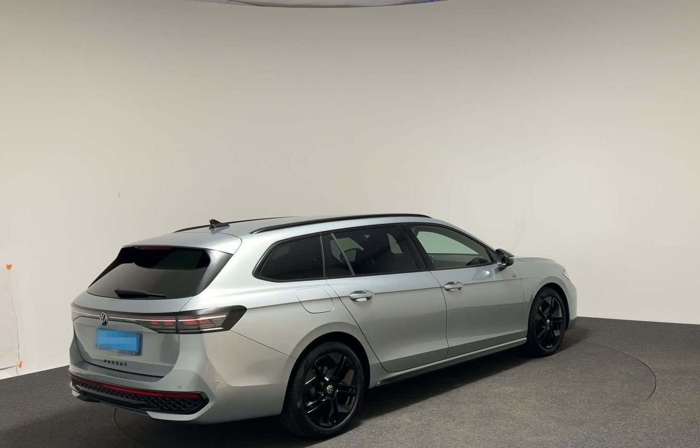 Volkswagen Passat Variant 2.0 TDI DSG R-Line foto 3