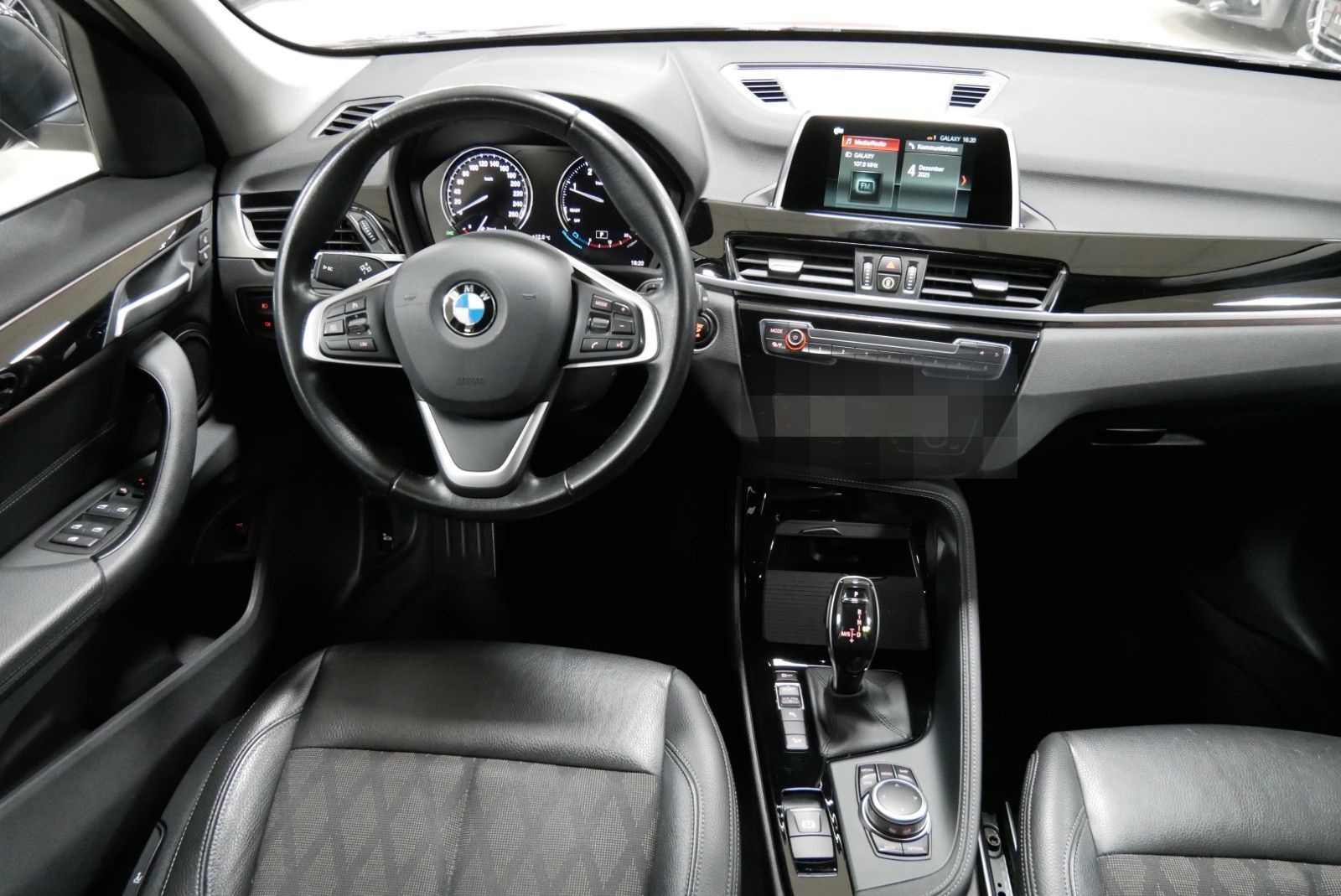 BMW X1 xDrive 20d xLine LED AHK RFK NAVI SHZ foto 13