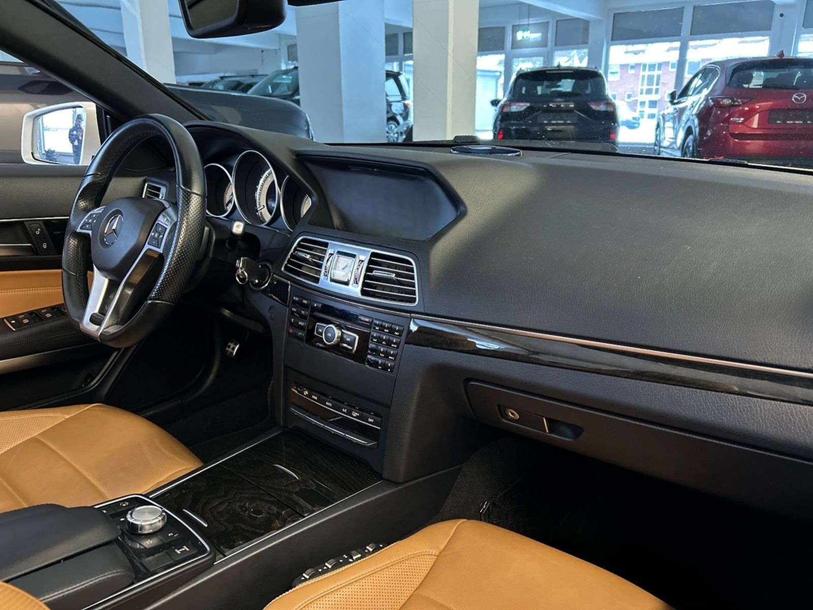 Mercedes-Benz E 300  Cabrio *AMG-Line* BlueEfficiency foto 6