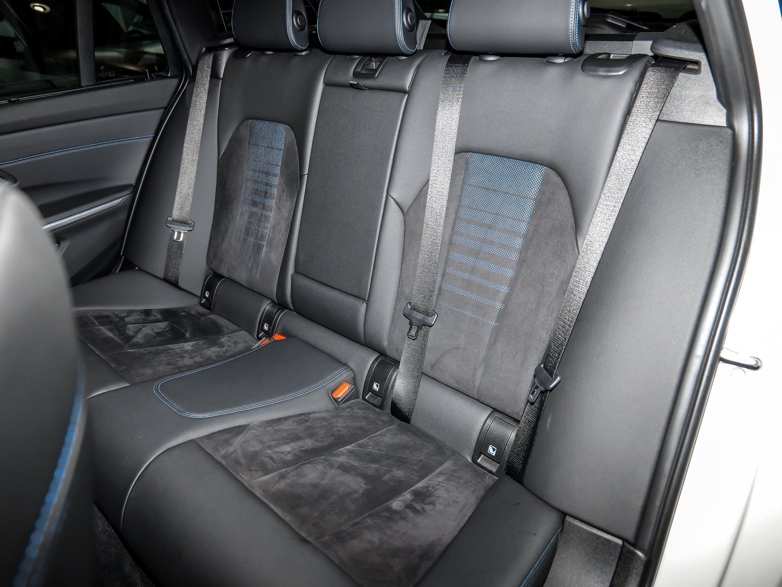 BMW 330e xDrive Touring M-Sport UPE82.900 AHK DAProf foto 13