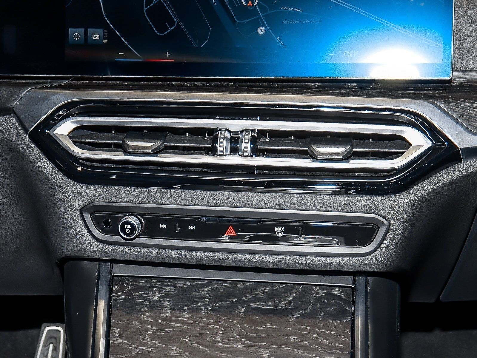 BMW 330e xDrive Touring M-Sport UPE82.900 AHK DAProf foto 15