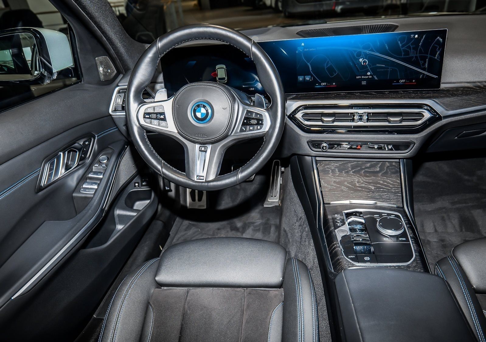 BMW 330e xDrive Touring M-Sport UPE82.900 AHK DAProf foto 17