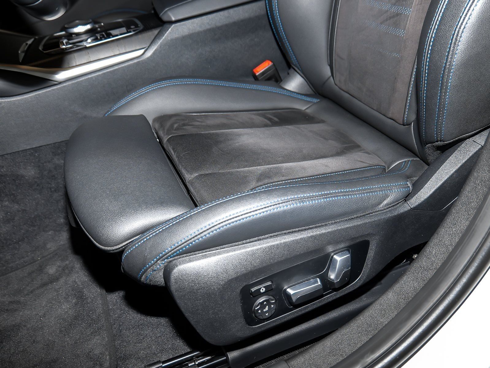 BMW 330e xDrive Touring M-Sport UPE82.900 AHK DAProf foto 21