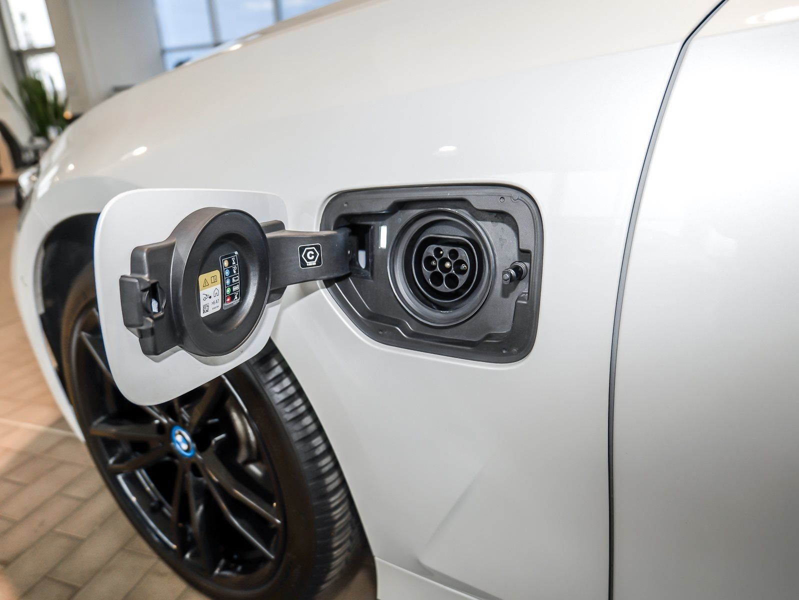 BMW 330e xDrive Touring M-Sport UPE82.900 AHK DAProf foto 24