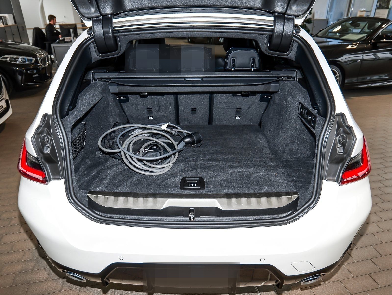 BMW 330e xDrive Touring M-Sport UPE82.900 AHK DAProf foto 25