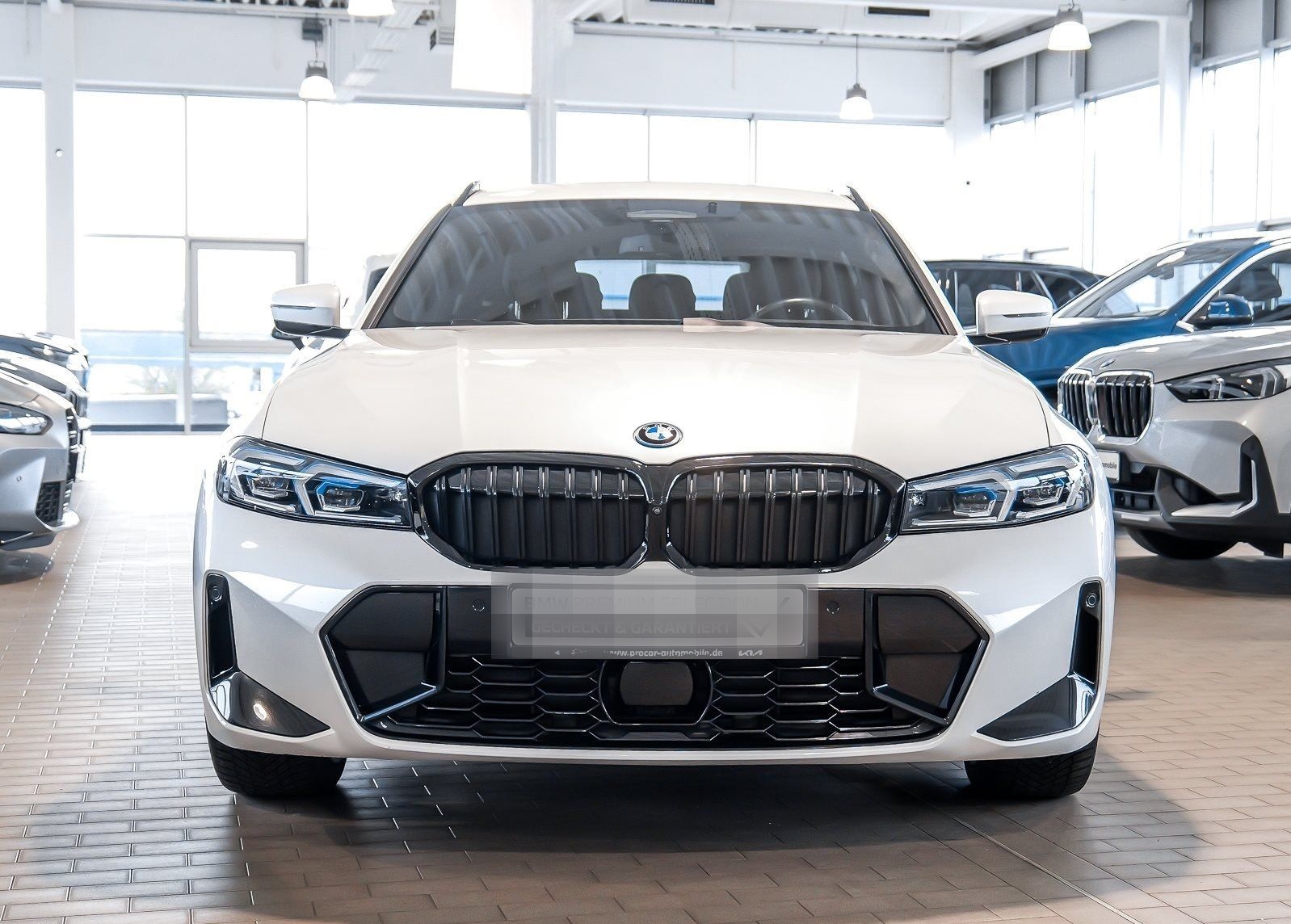 BMW 330e xDrive Touring M-Sport UPE82.900 AHK DAProf foto 5