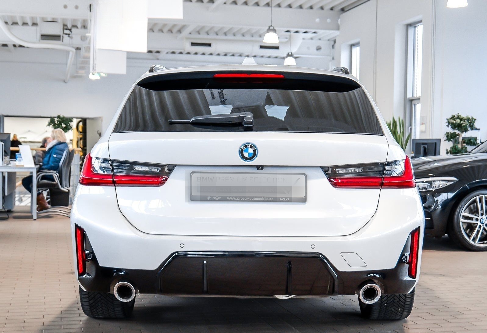 BMW 330e xDrive Touring M-Sport UPE82.900 AHK DAProf foto 6