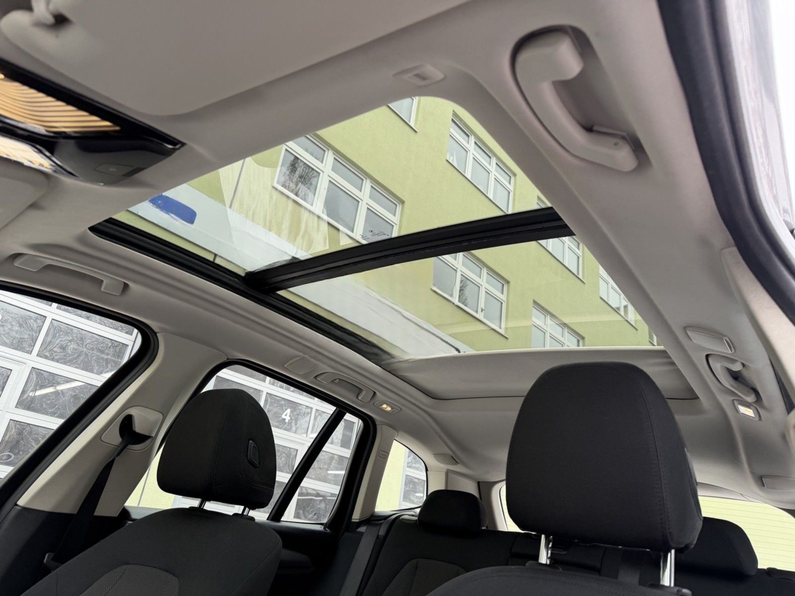 BMW X3 xDrive 20 i Advantage Panorama Dach foto 11