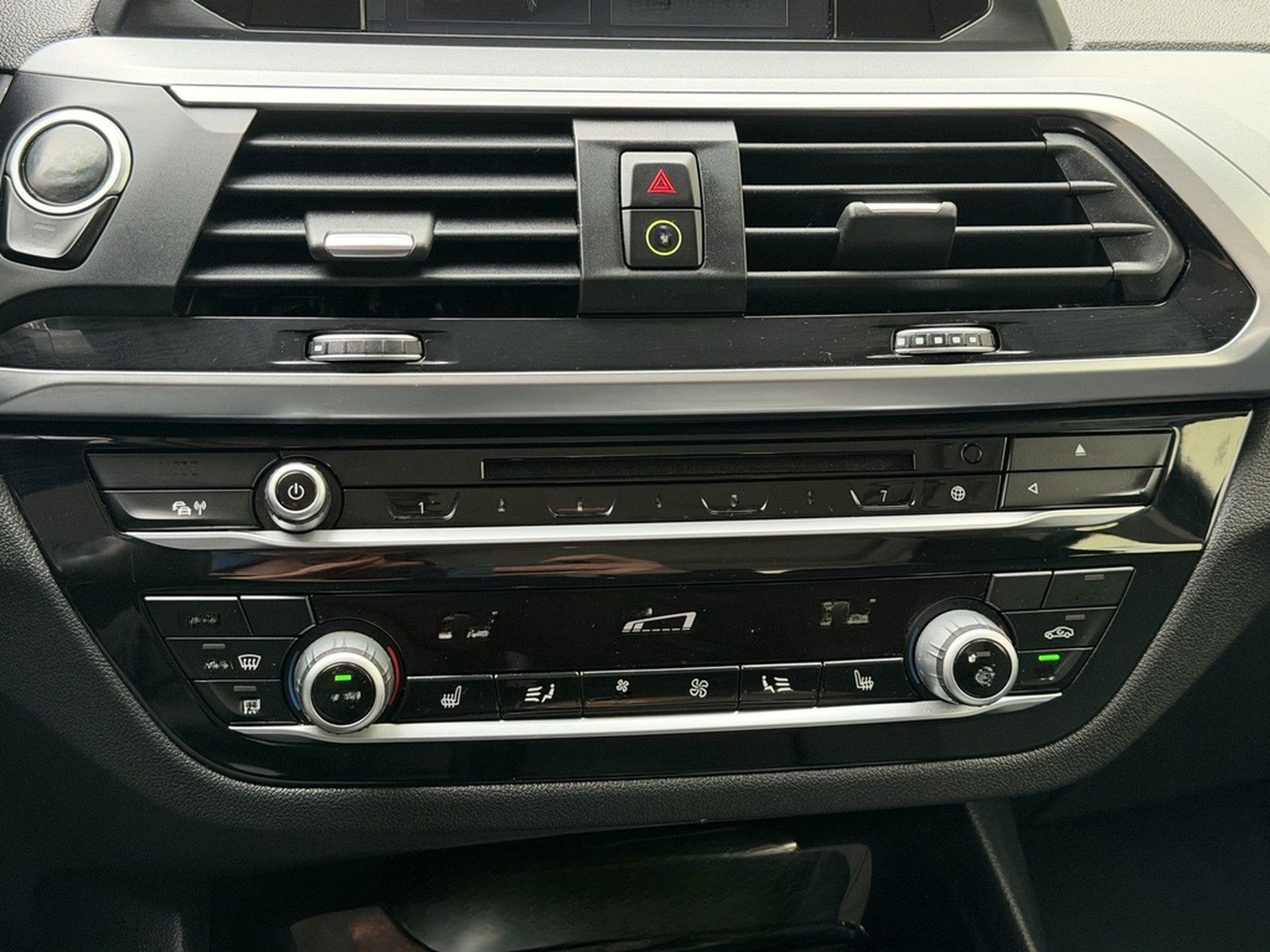BMW X3 xDrive 20 i Advantage Panorama Dach foto 26