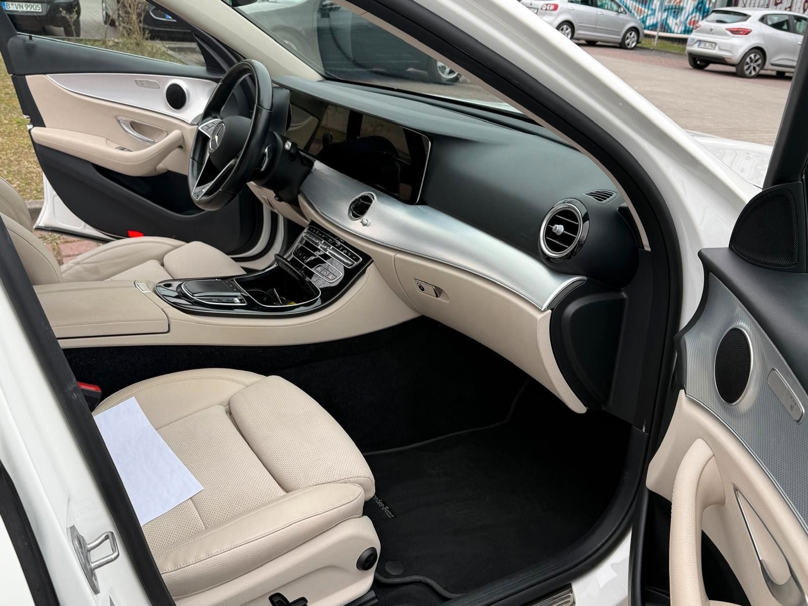 Mercedes-Benz E 300 E T-Modell E 300 de foto 17