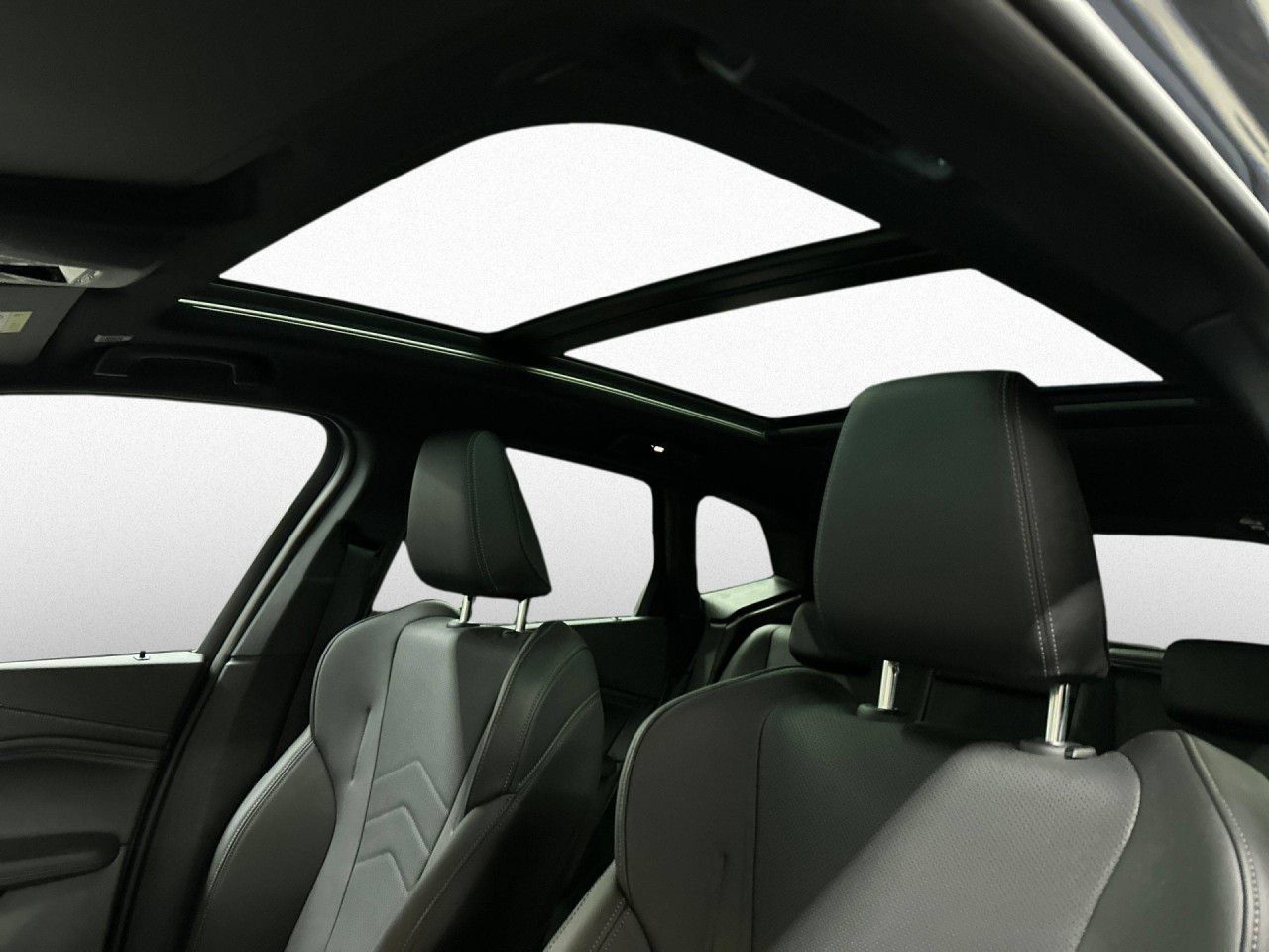 BMW 220i Active Tou M Sport HUD DAB PA+ DA+ AHK Pano foto 9