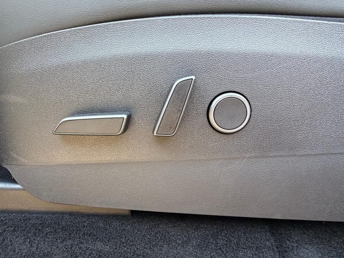 Tesla Model Y LR Dual AWD PANO STDHZ NAVI LED ACC 19 foto 13