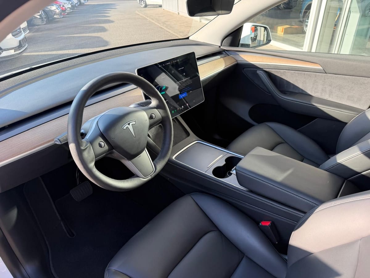 Tesla Model Y LR Dual AWD PANO STDHZ NAVI LED ACC 19 foto 15