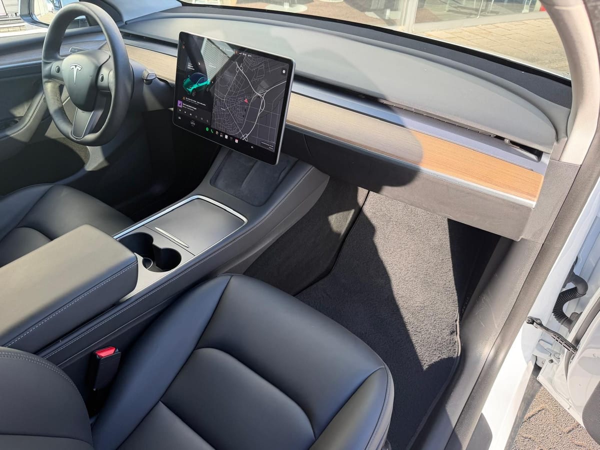Tesla Model Y LR Dual AWD PANO STDHZ NAVI LED ACC 19 foto 17