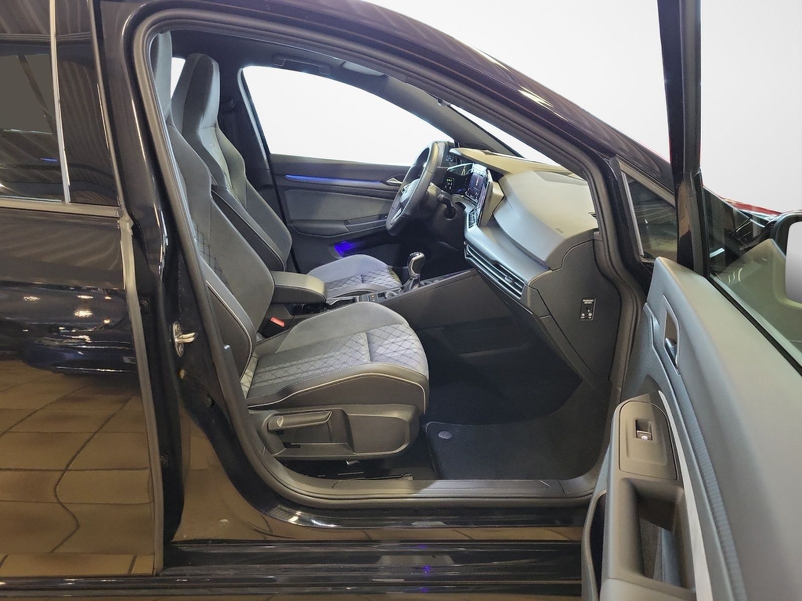 Volkswagen Golf 1.5 TSI R-Line LED Pano Navi Digital Cockpi foto 14
