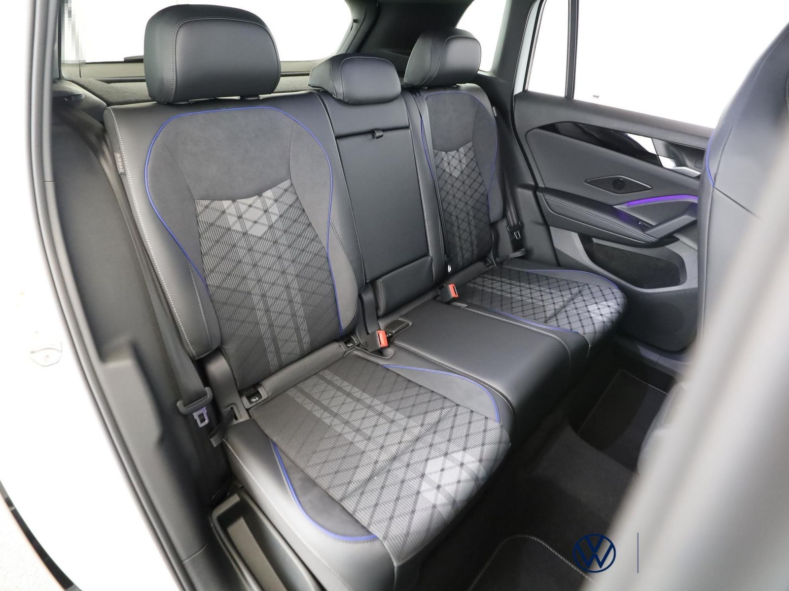 Volkswagen Tiguan 2.0 TDI R-LINE+DSG+Black Style+AHK+RFK foto 8