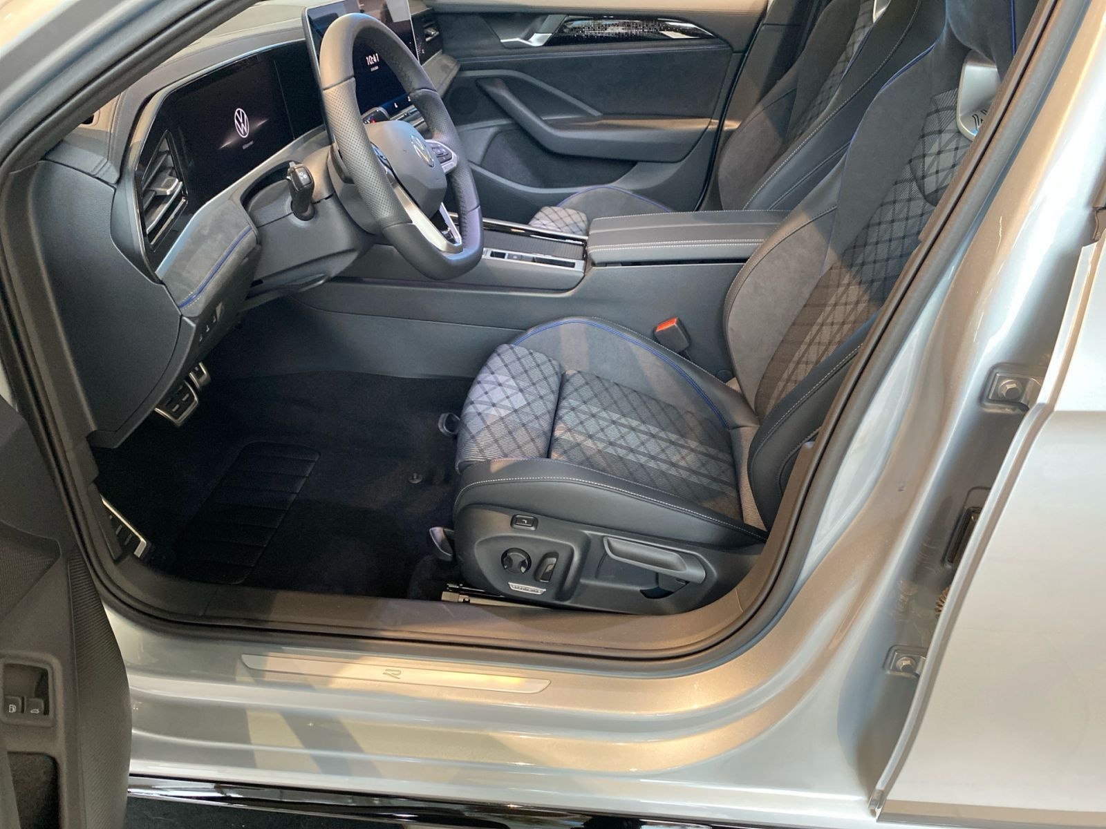 Volkswagen Passat R-Line 1.5 eHybrid DSG *BlackStyle*SOUND* foto 5