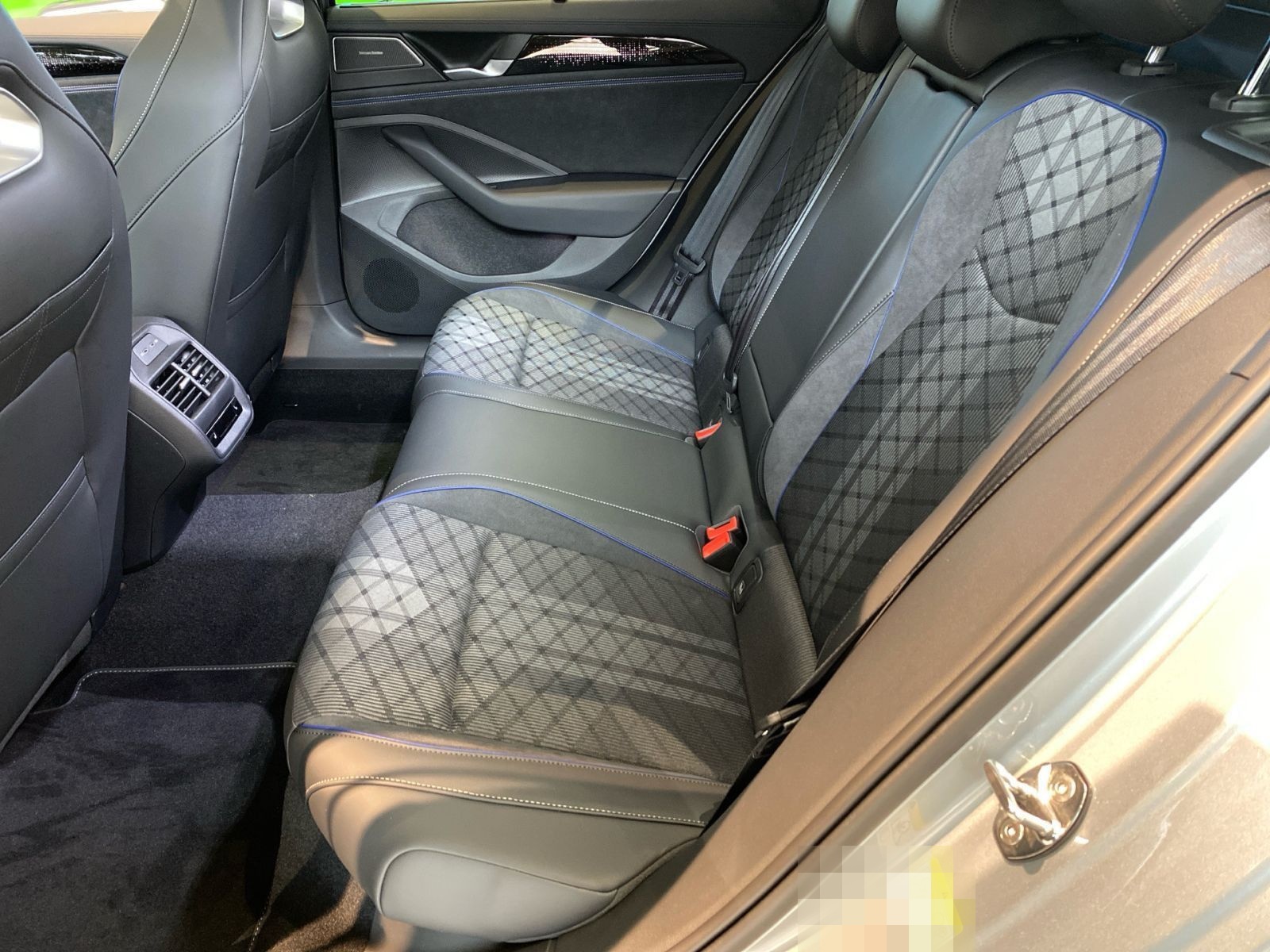 Volkswagen Passat R-Line 1.5 eHybrid DSG *BlackStyle*SOUND* foto 9