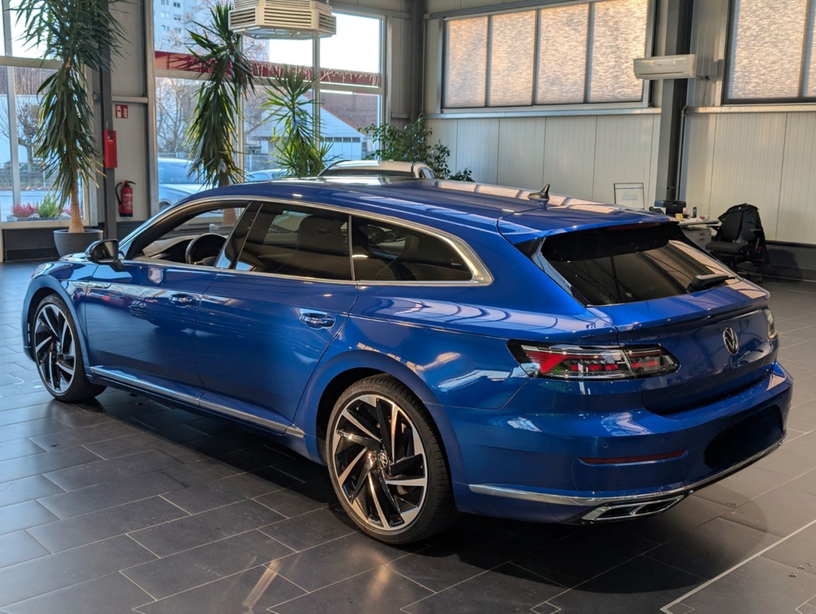 Volkswagen Arteon Shooting Brake 2.0 TSI  4Moti DSG R-LINE foto 2
