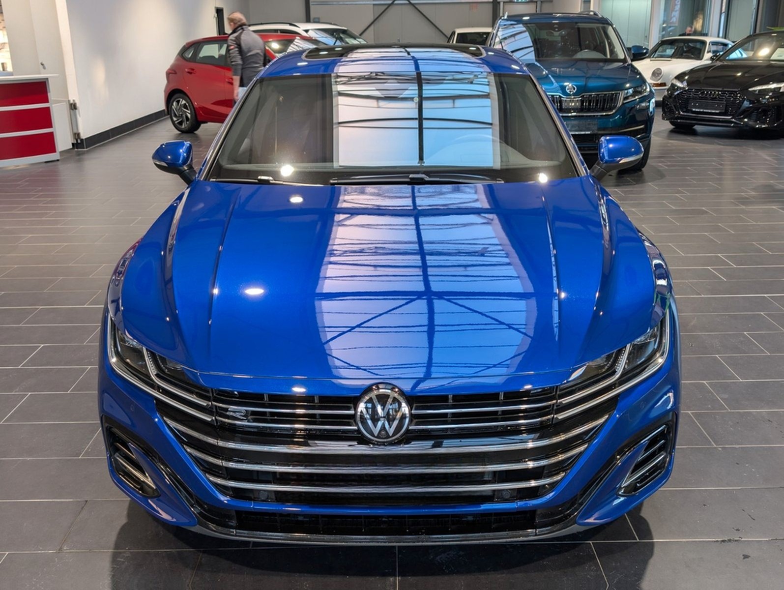Volkswagen Arteon Shooting Brake 2.0 TSI  4Moti DSG R-LINE foto 3
