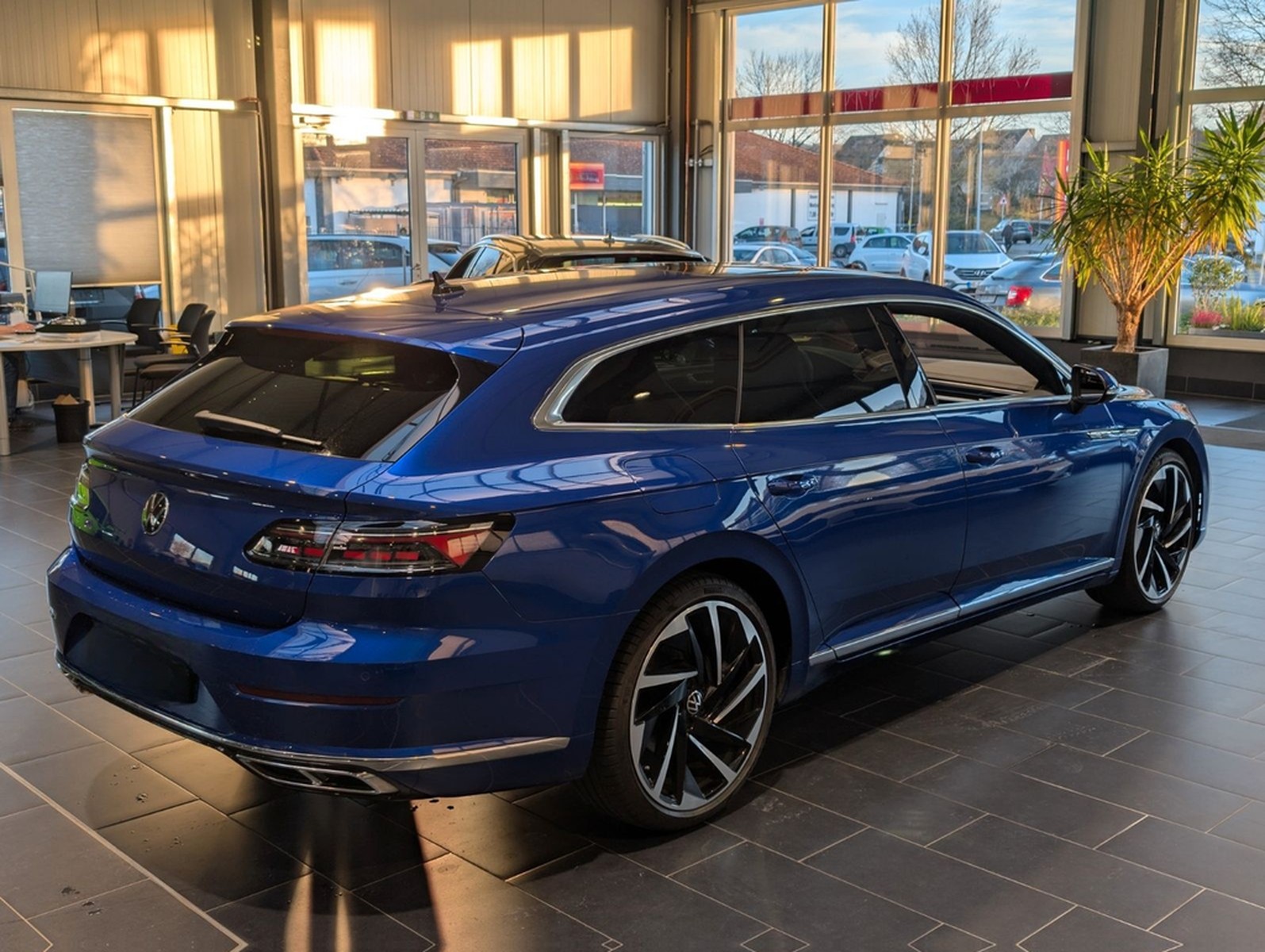 Volkswagen Arteon Shooting Brake 2.0 TSI  4Moti DSG R-LINE foto 6