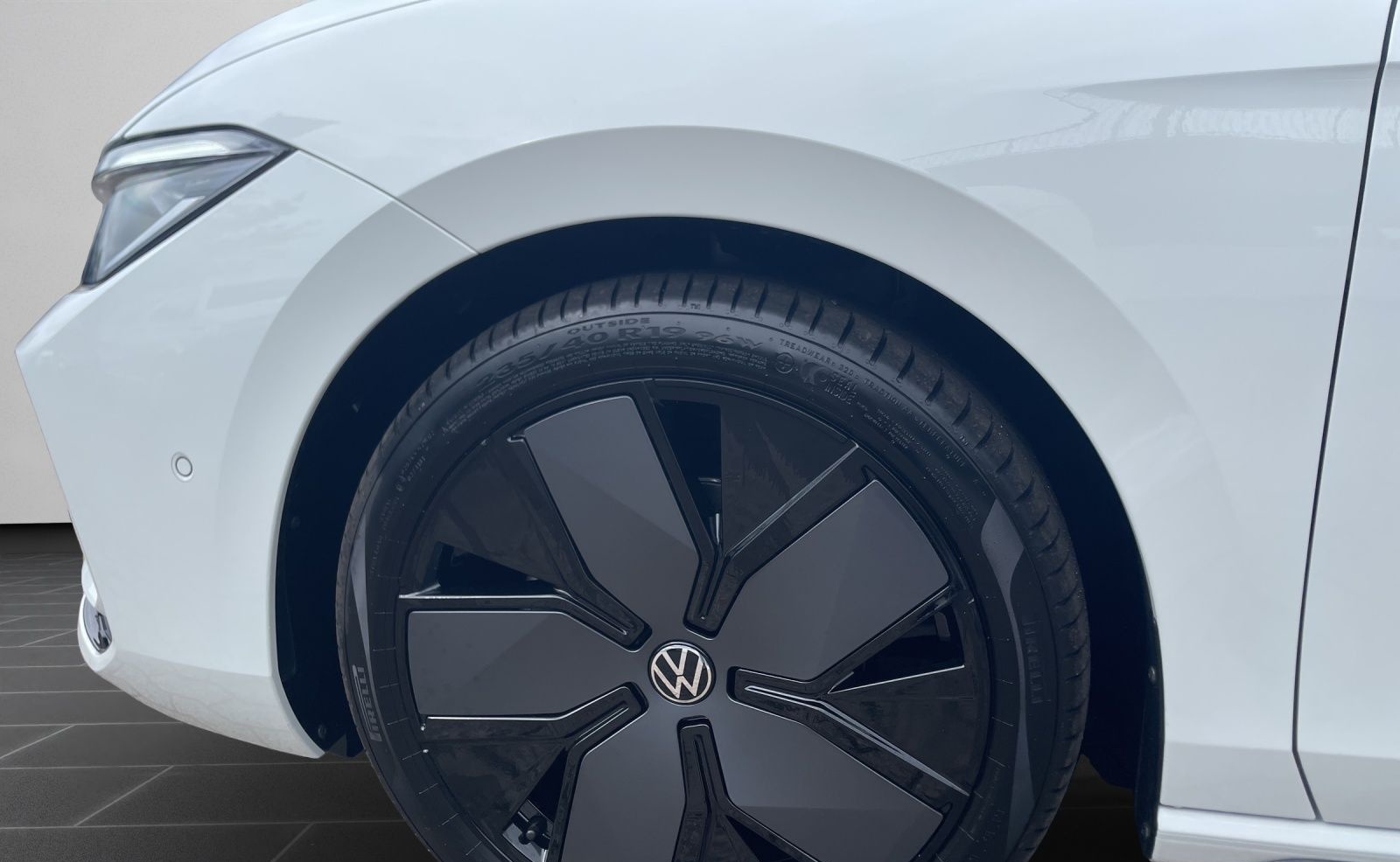 Volkswagen Passat Variant R-Line 2,0 l TDI SCR 150 PS DSG7 foto 8