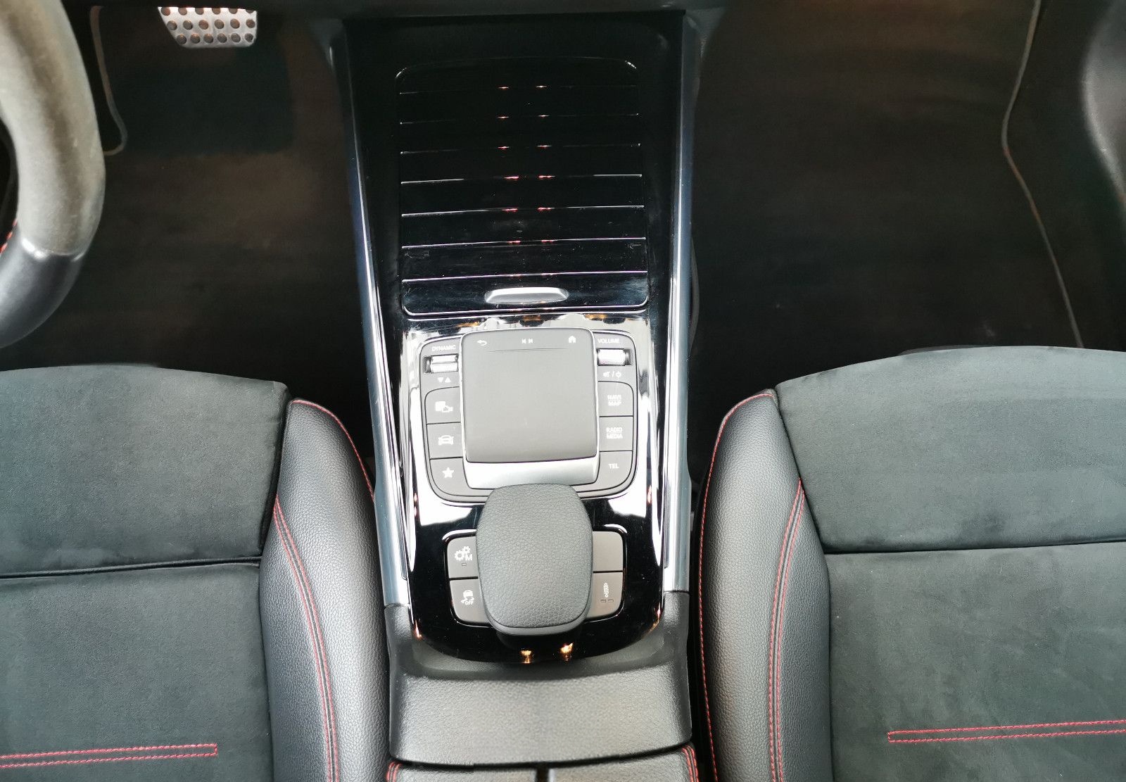 Mercedes-Benz GLB 35 AMG 4Matic l Multibeam l MBUX foto 17