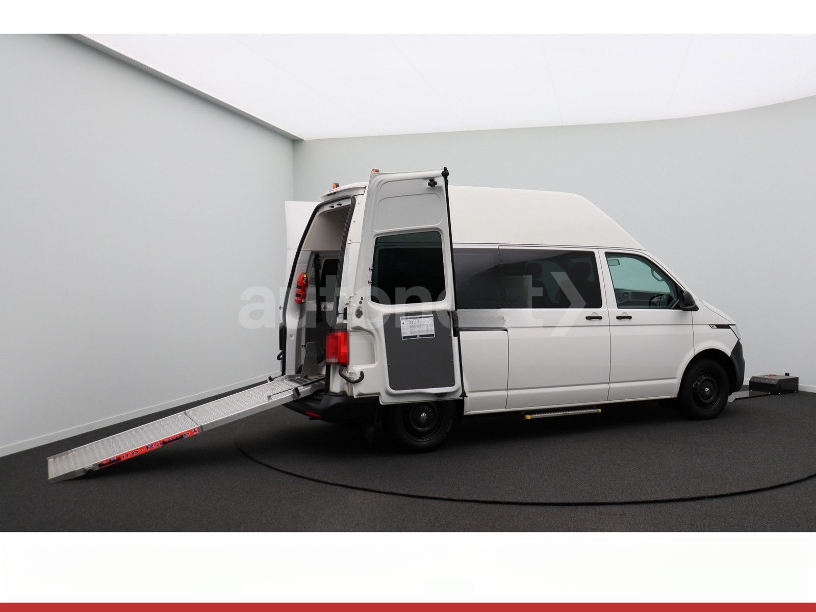 Volkswagen T6.1 Transporter Hochdach Rollstuhl-Rampe Trages