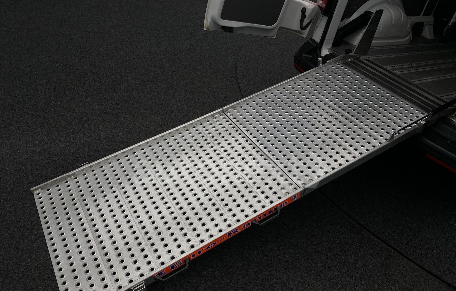 Volkswagen T6.1 Transporter Hochdach Rollstuhl-Rampe Trages foto 16