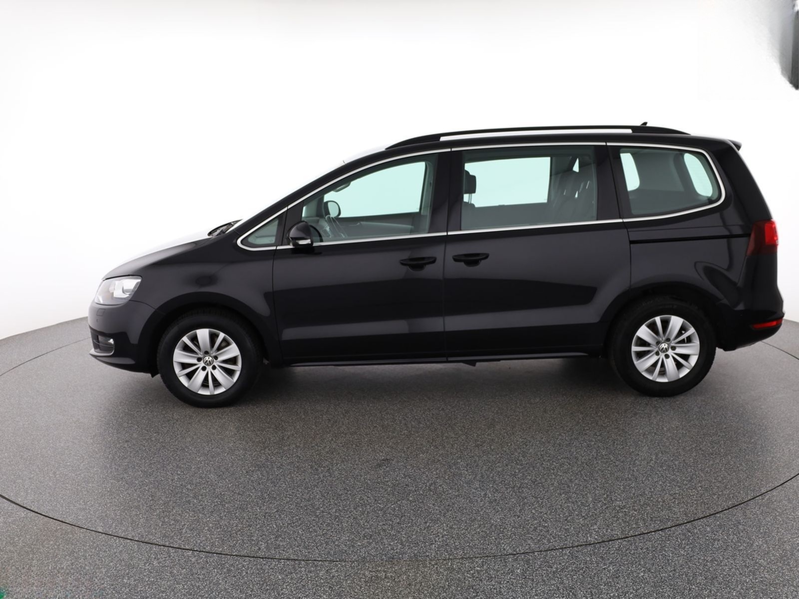 Volkswagen Sharan 2.0 TDI DSG DYNAUDIO,KAMERA,TOTWINKEL,ACC foto 2