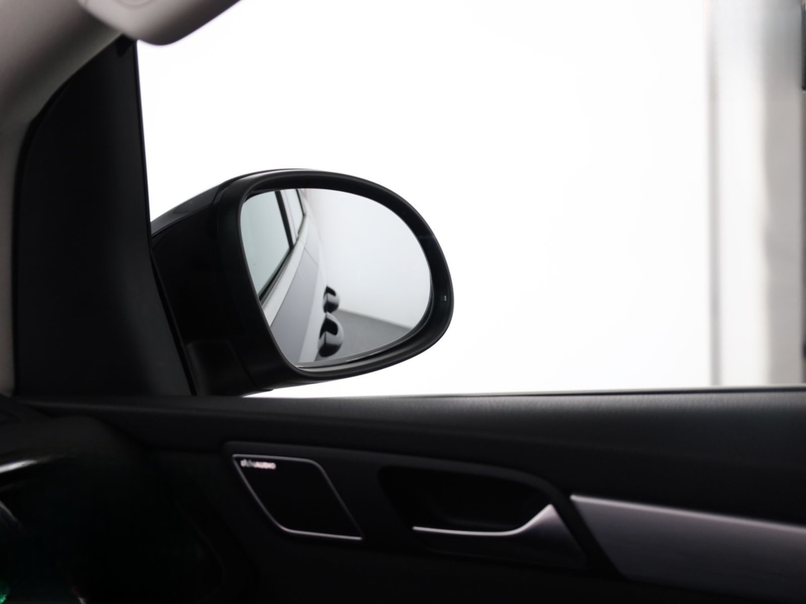 Volkswagen Sharan 2.0 TDI DSG DYNAUDIO,KAMERA,TOTWINKEL,ACC foto 22