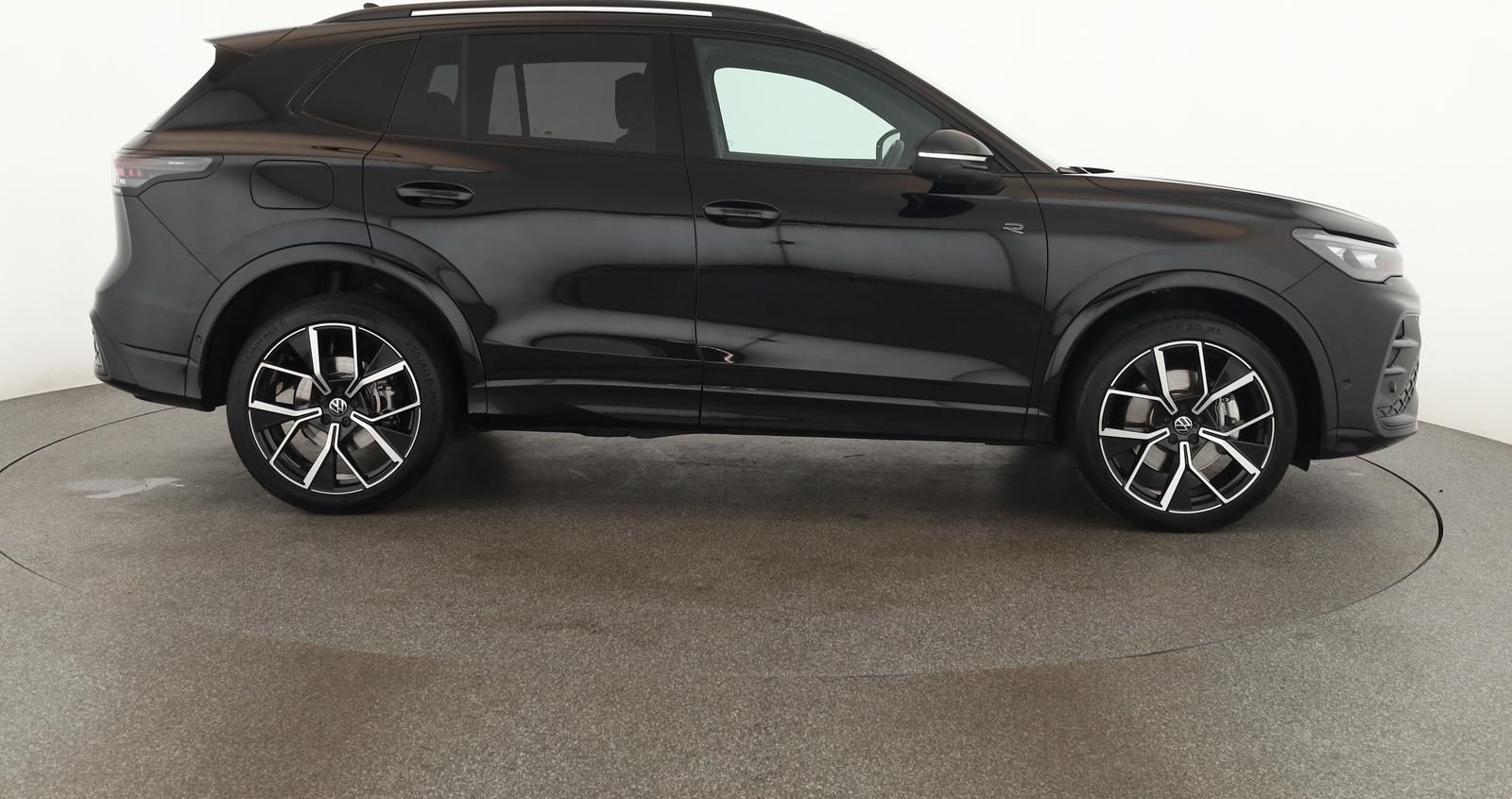Volkswagen Tiguan 2.0 TSI DSG 4M R-Line IQ Pano Nav Key 360 foto 6
