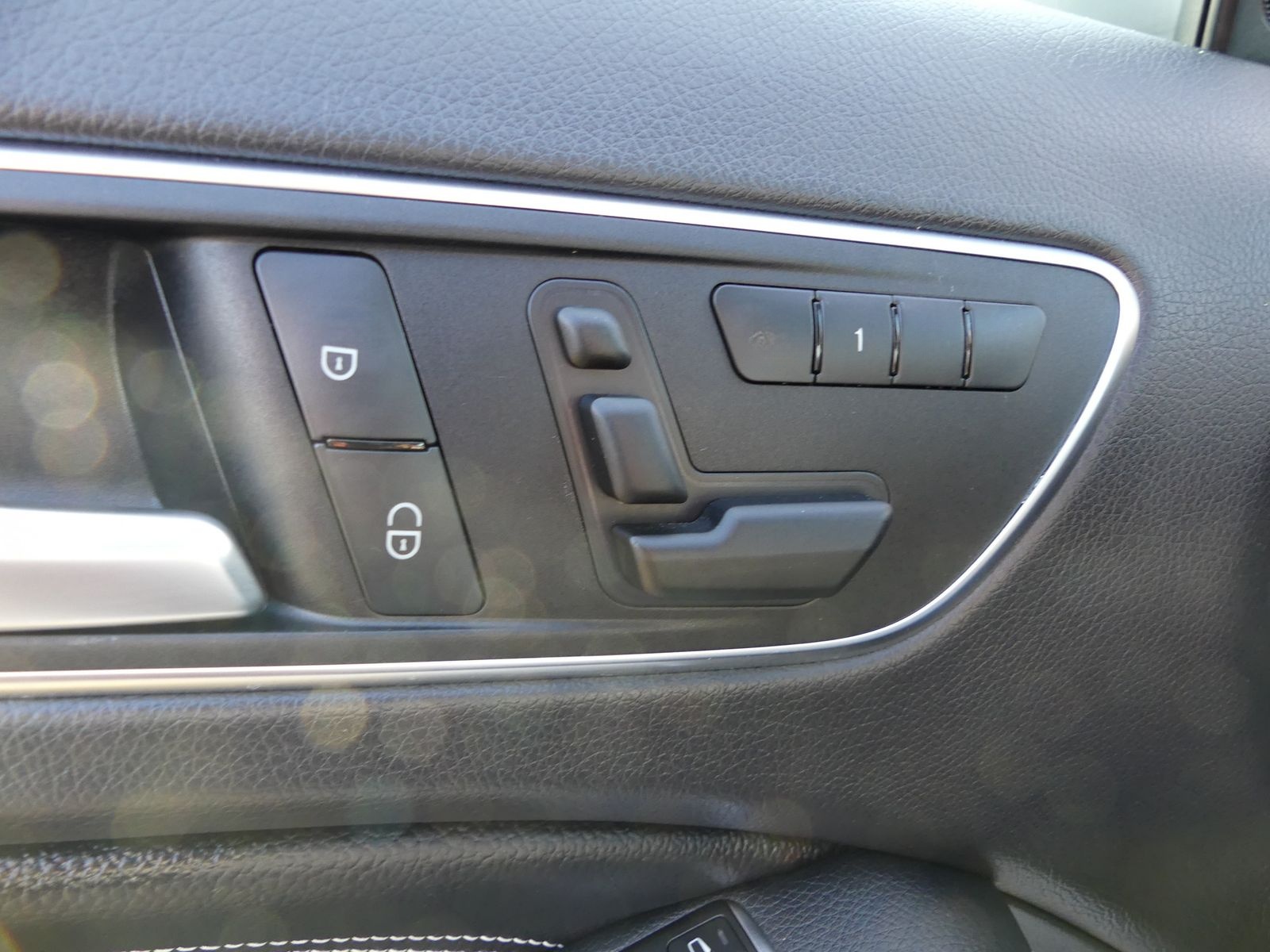 Mercedes-Benz A 250 BlueEfficiency | NAVI | BI-XENON | PANO foto 17