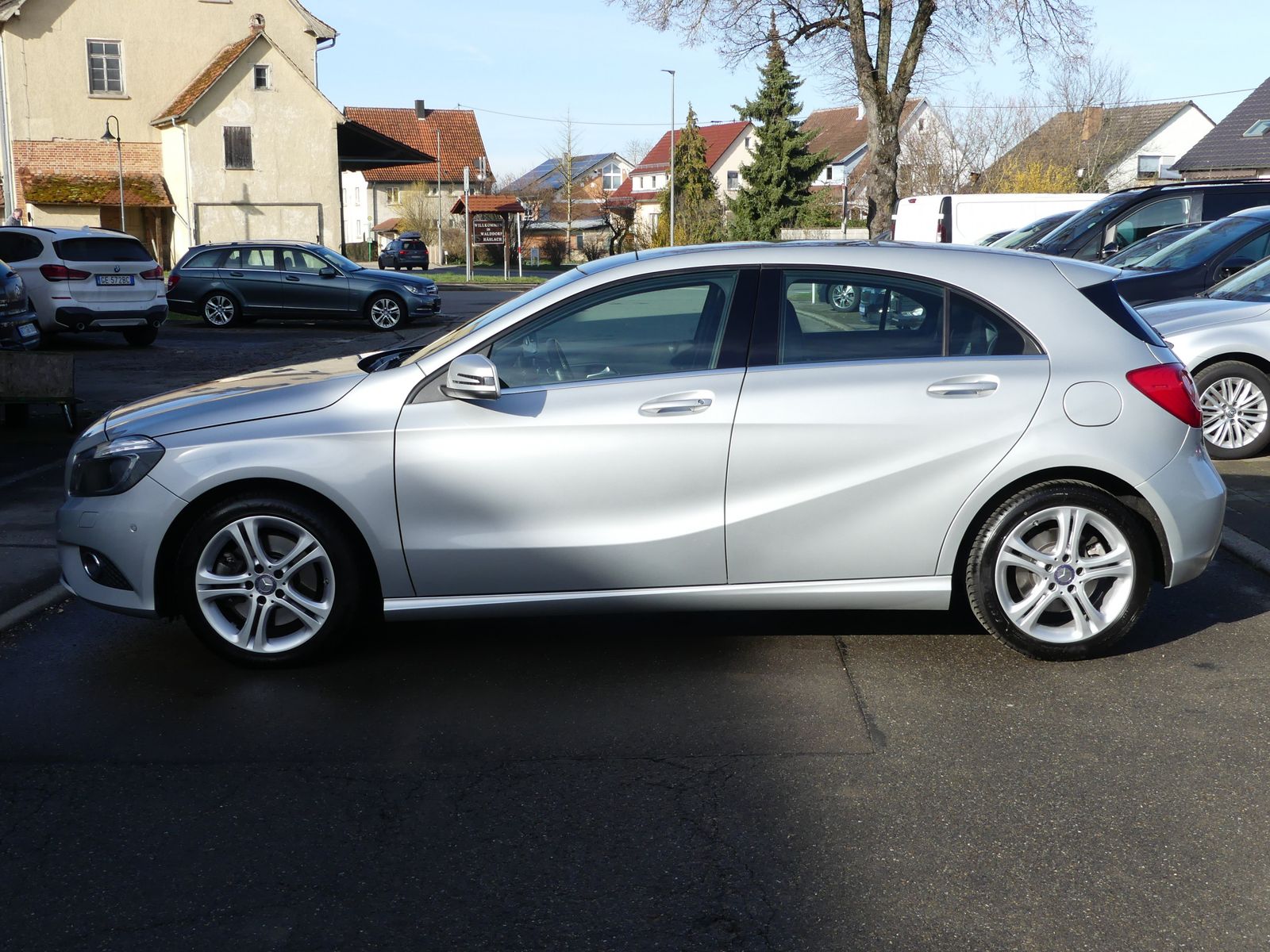 Mercedes-Benz A 250 BlueEfficiency | NAVI | BI-XENON | PANO foto 4