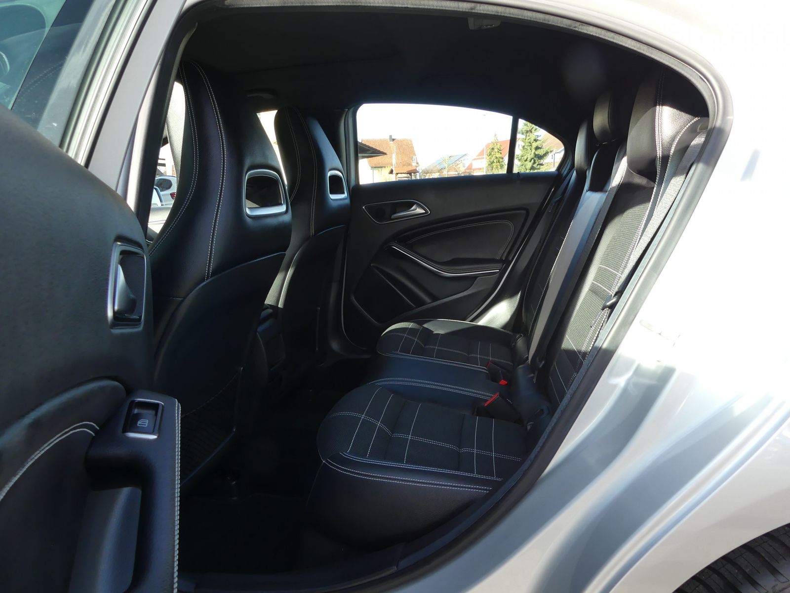 Mercedes-Benz A 250 BlueEfficiency | NAVI | BI-XENON | PANO foto 10