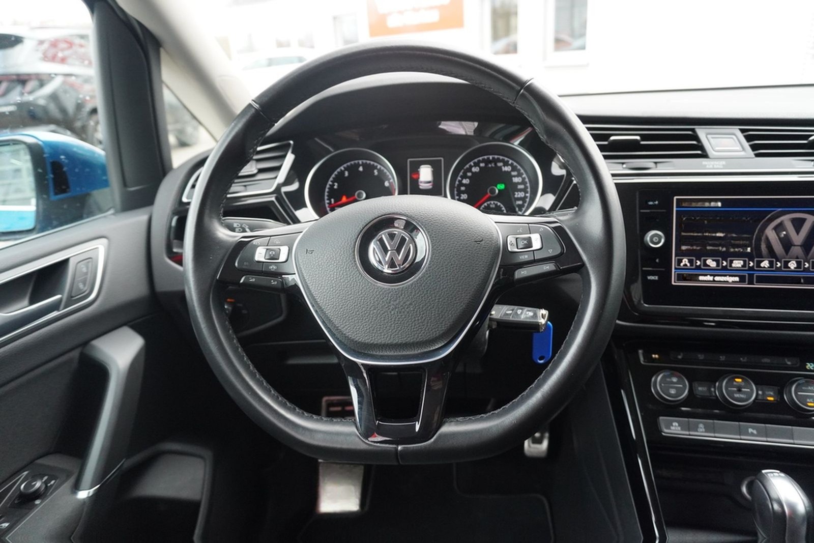 Volkswagen Touran 1.5 TSI DSG Highline LED Navi AHK Kamera foto 12