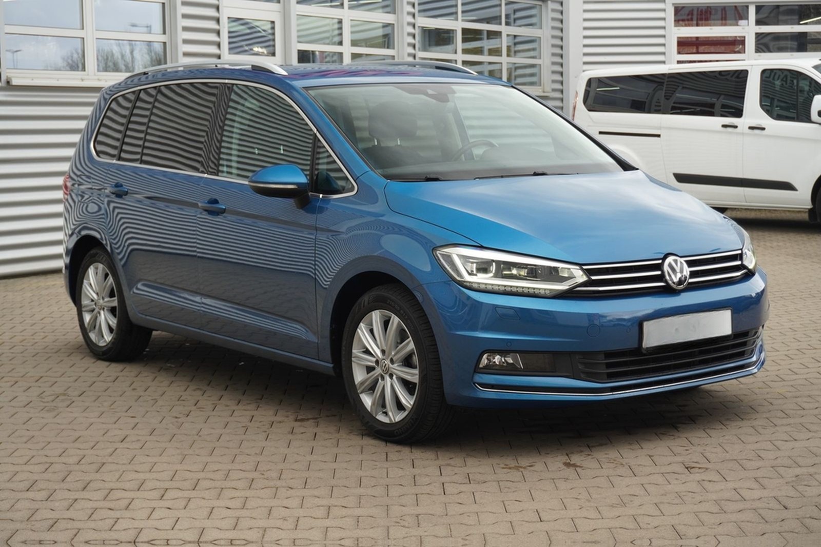 Volkswagen Touran 1.5 TSI DSG Highline LED Navi AHK Kamera foto 4