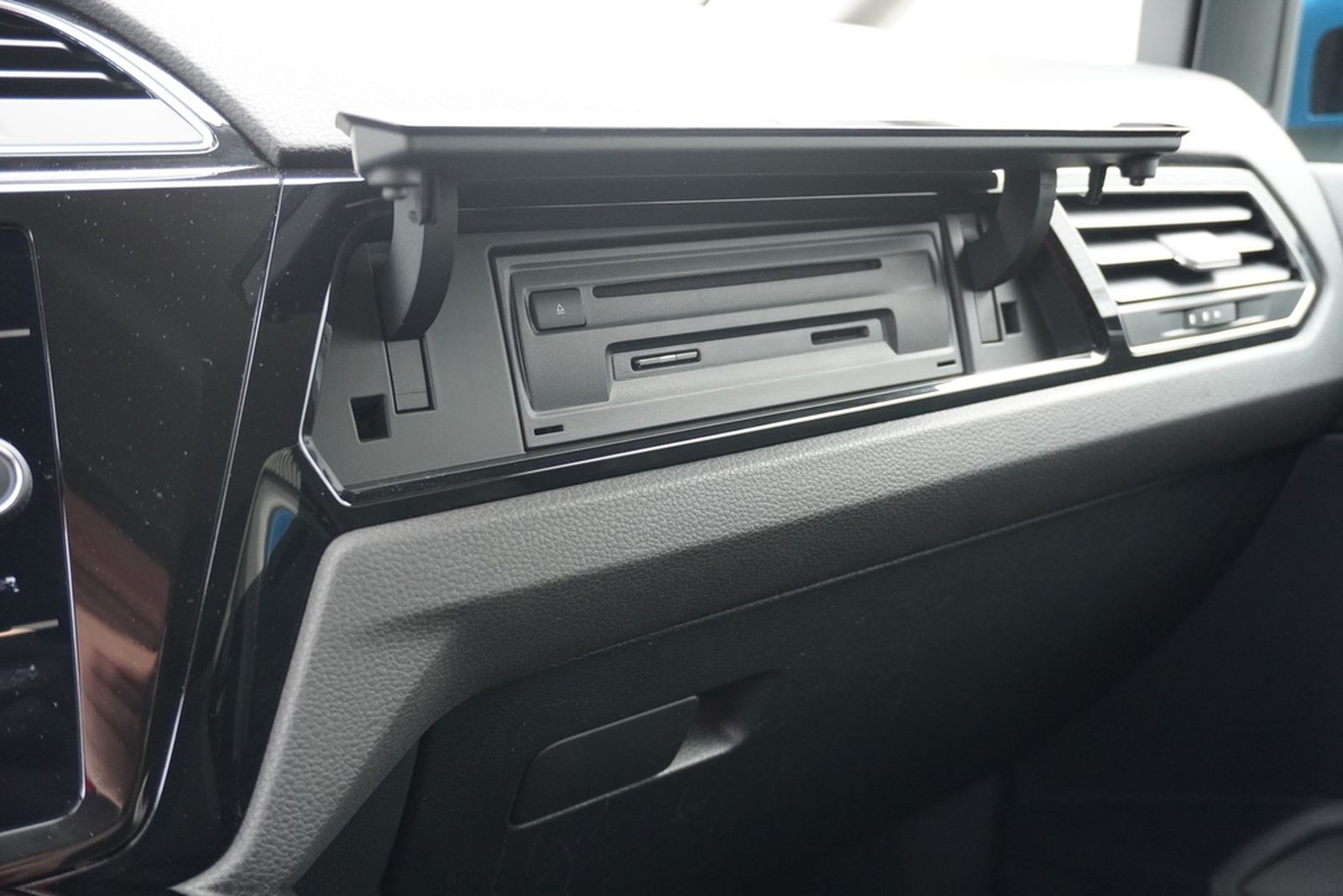 Volkswagen Touran 1.5 TSI DSG Highline LED Navi AHK Kamera foto 37