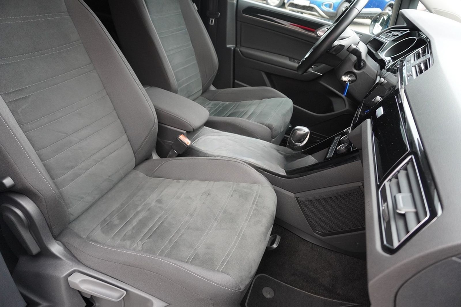 Volkswagen Touran 1.5 TSI DSG Highline LED Navi AHK Kamera foto 39