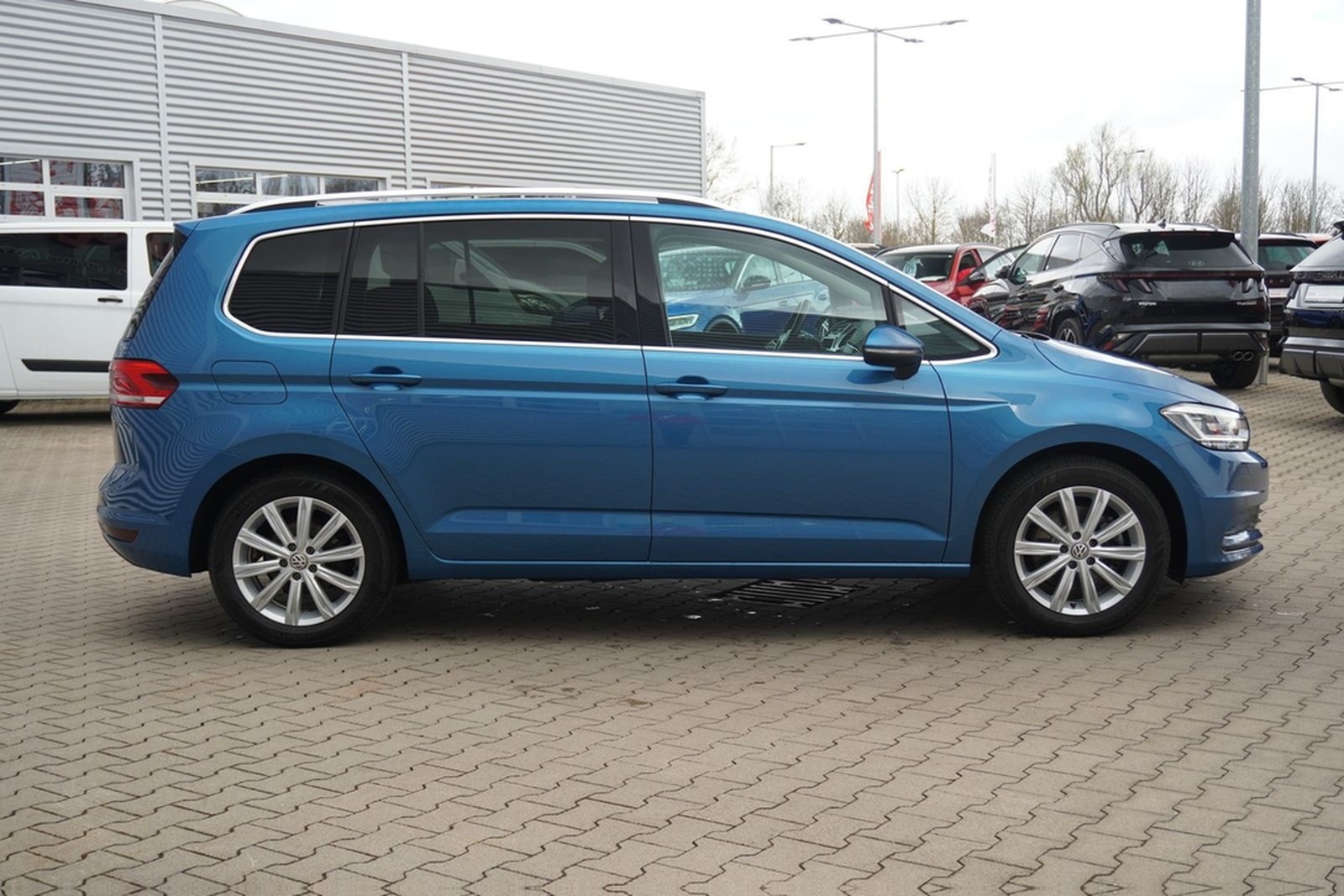 Volkswagen Touran 1.5 TSI DSG Highline LED Navi AHK Kamera foto 5