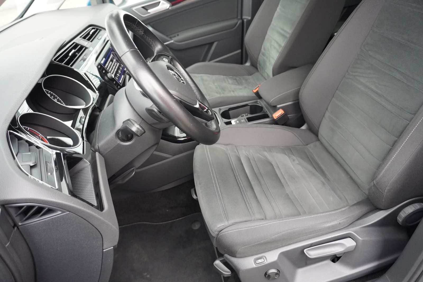 Volkswagen Touran 1.5 TSI DSG Highline LED Navi AHK Kamera foto 9